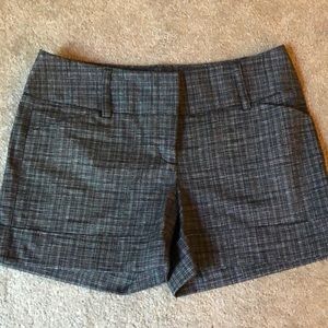 Express women’s gray black plaid shorts, size 4.